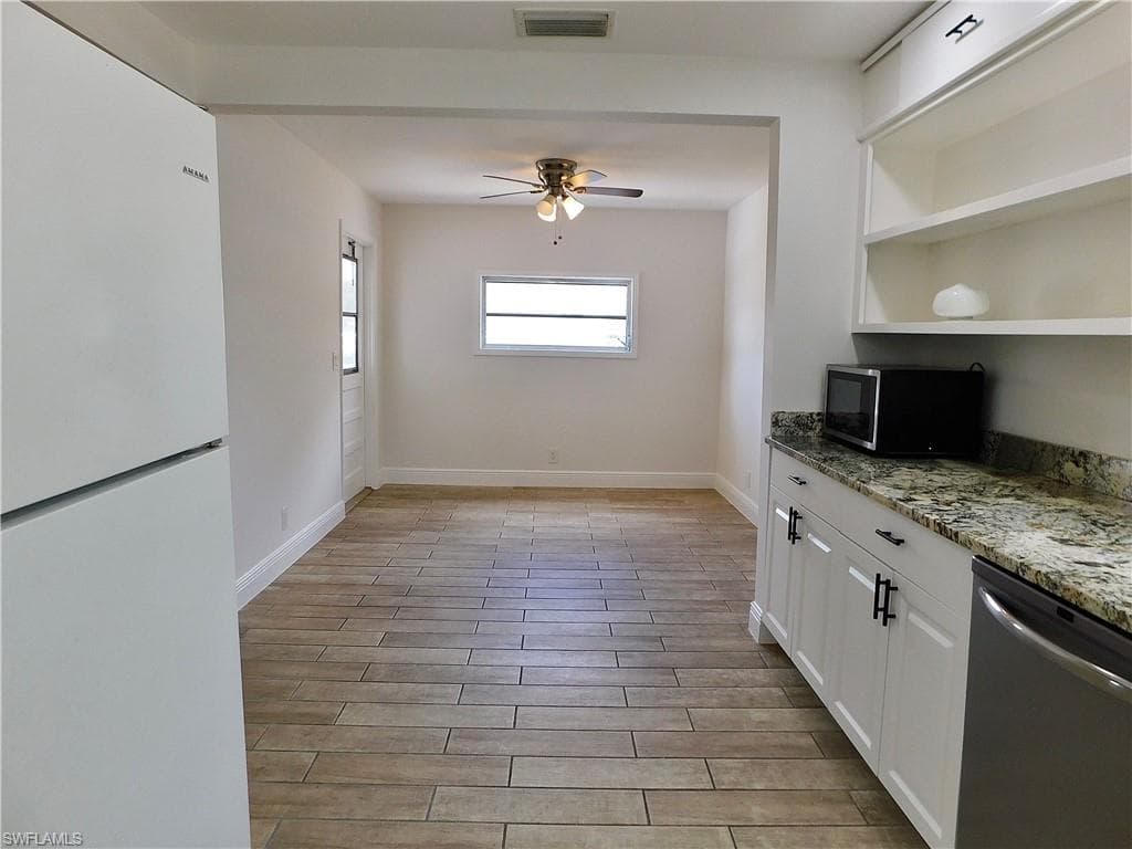 287 Poe AVE-3