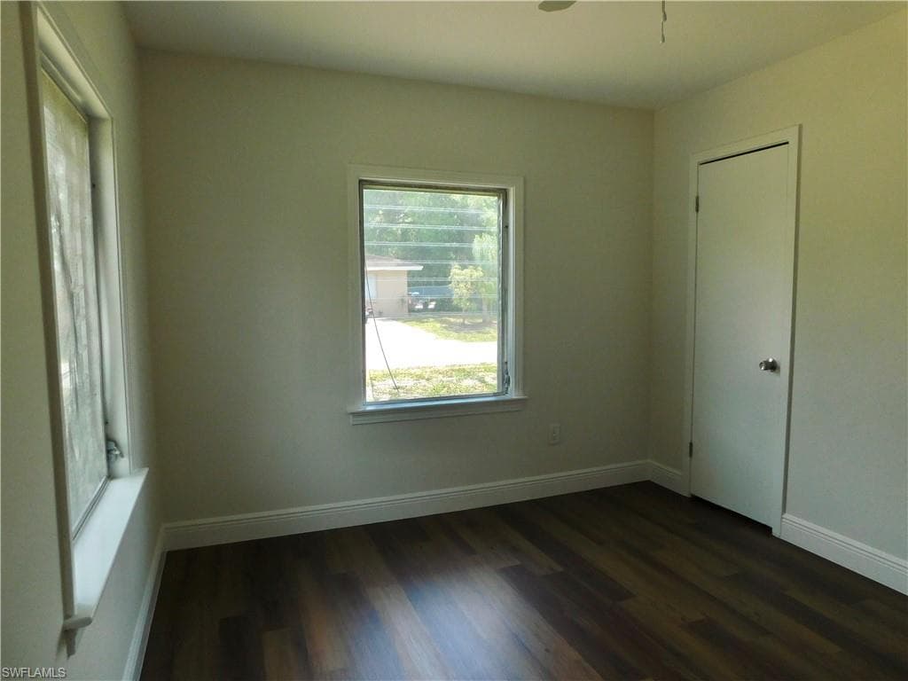 287 Poe AVE-10
