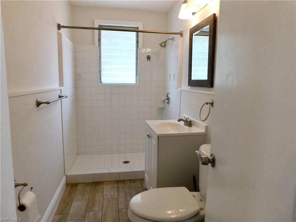 287 Poe AVE-11