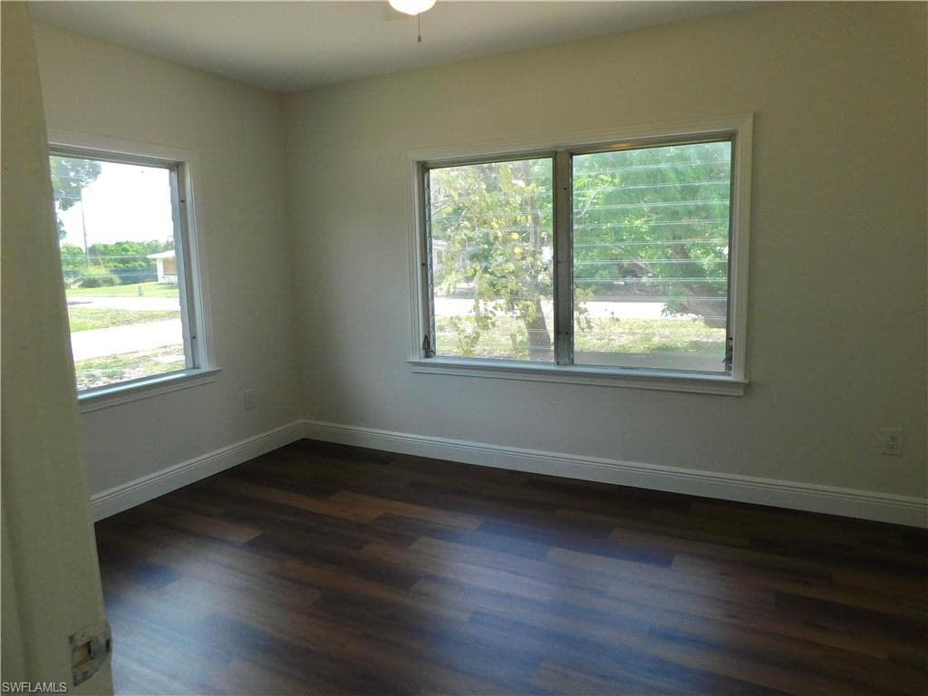 287 Poe AVE-8