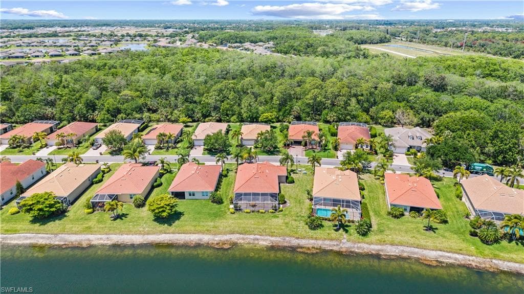 3118 Apple Blossom DR-32
