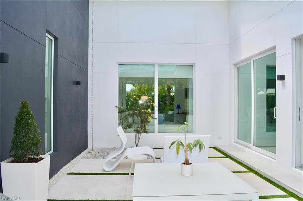 1218 14th AVE N-18