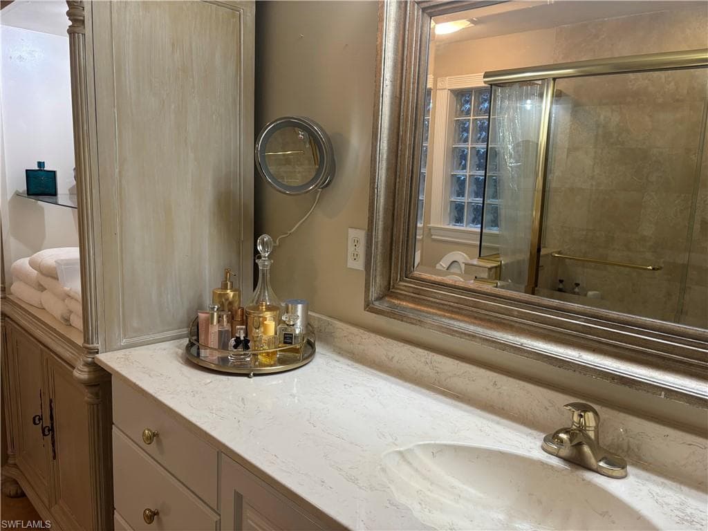 1156 Oakes BLVD-31