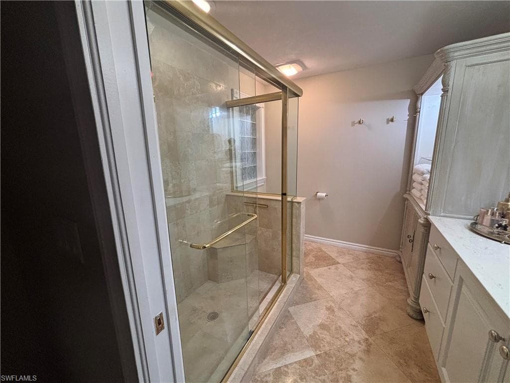 1156 Oakes BLVD-30