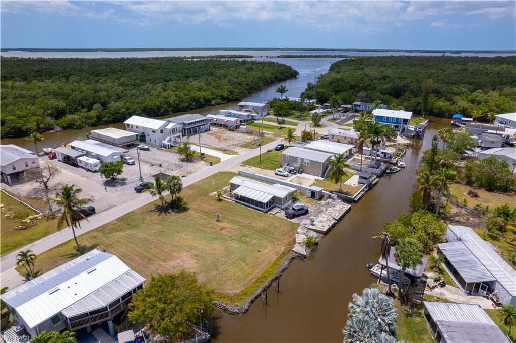 88 Flamingo DR-2
