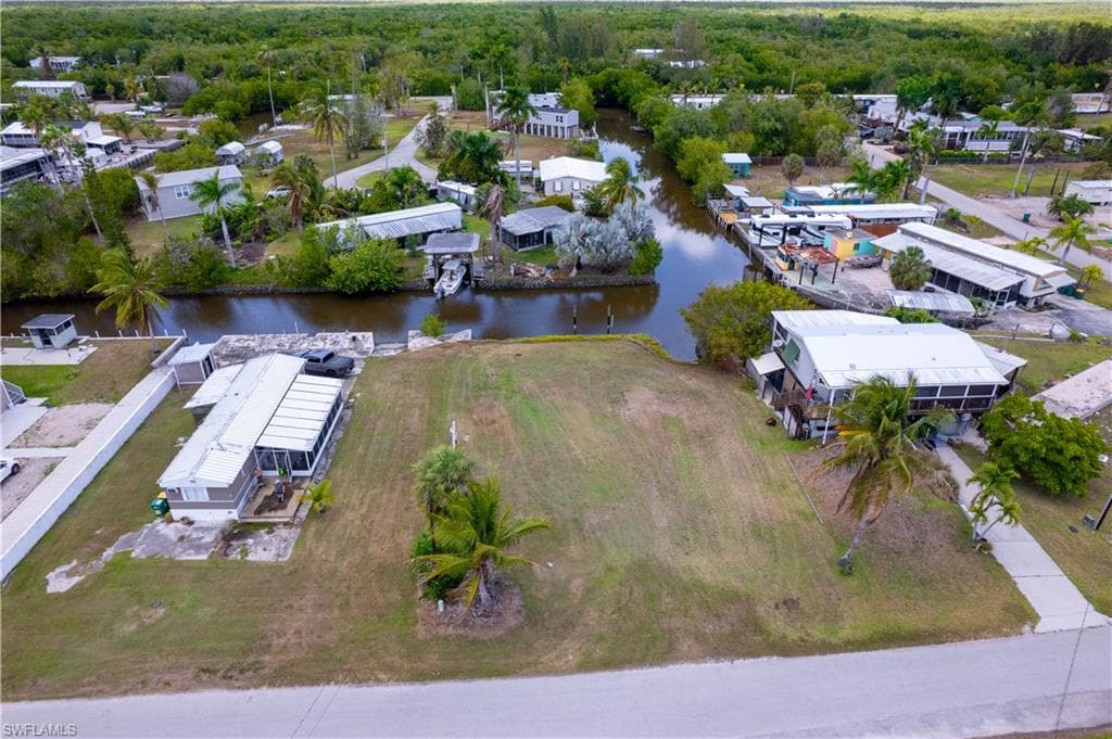 88 Flamingo DR-4