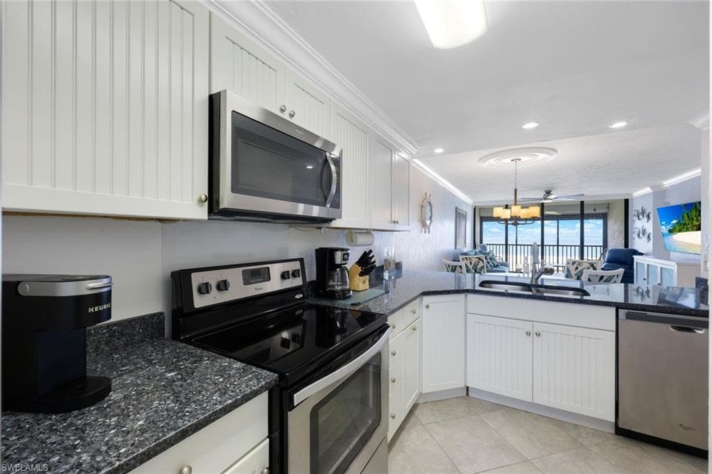 6400 Estero BLVD 402-9