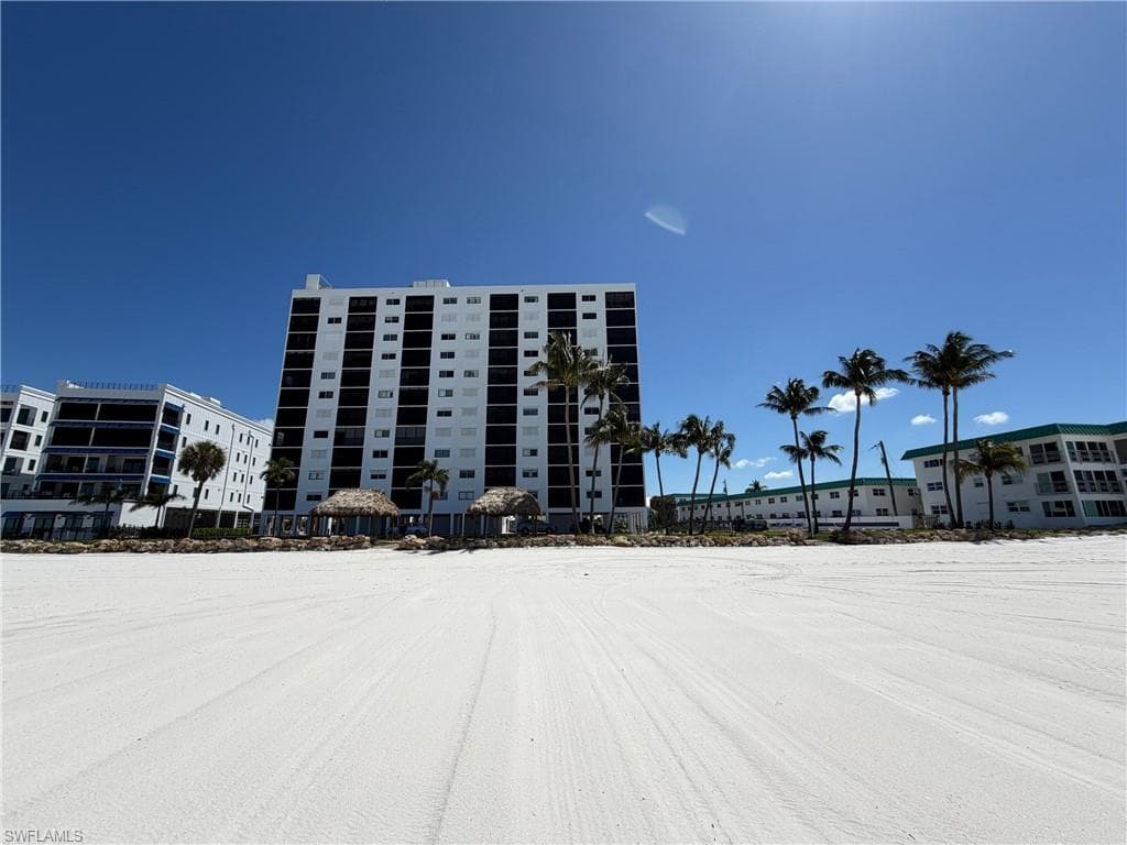 6400 Estero BLVD 402-30
