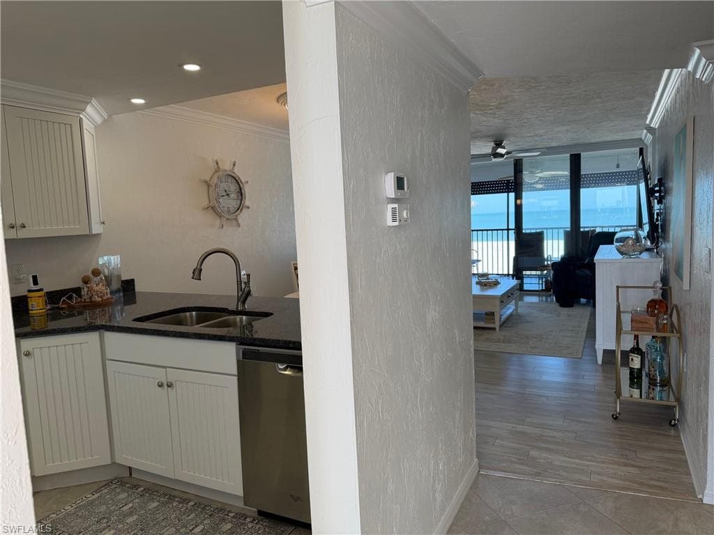 6400 Estero BLVD 402-4