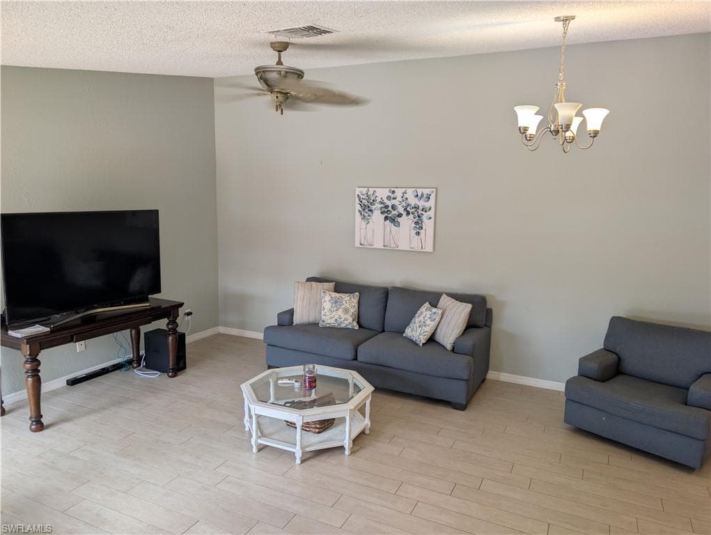 5652 Foxlake DR-8