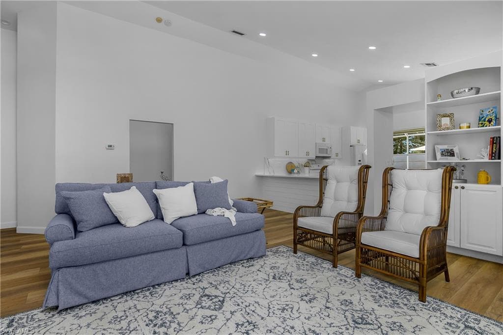 120 Livermore LN-8