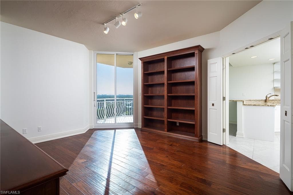 435 Dockside DR B703-22