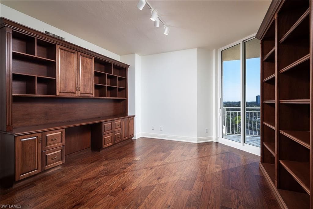 435 Dockside DR B703-21