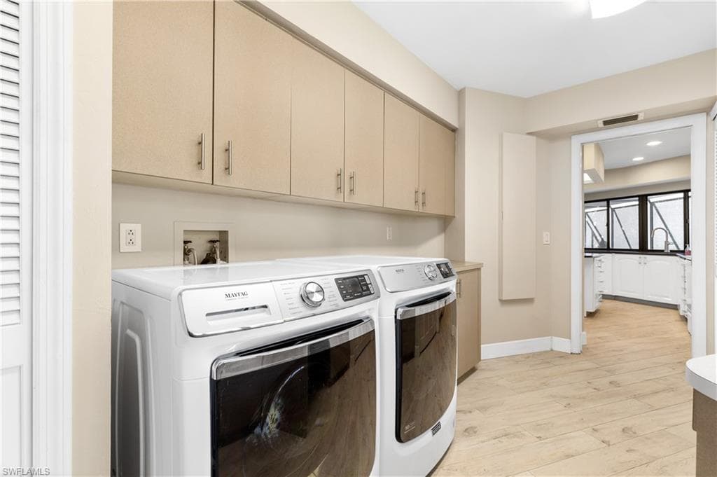 12331 Oak Brook CT-28