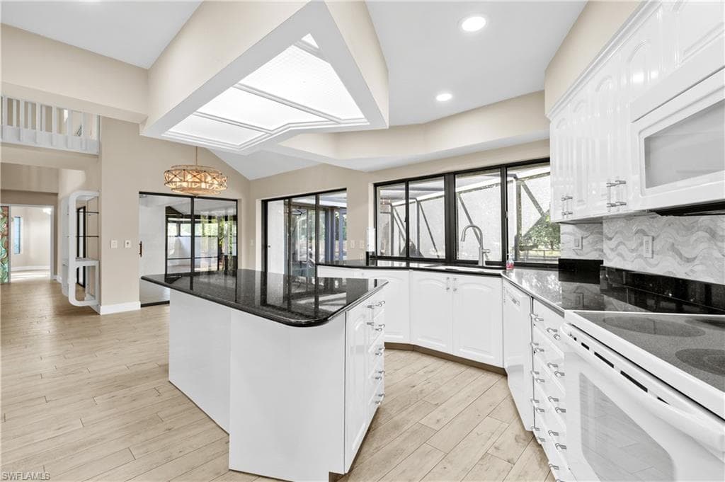 12331 Oak Brook CT-11