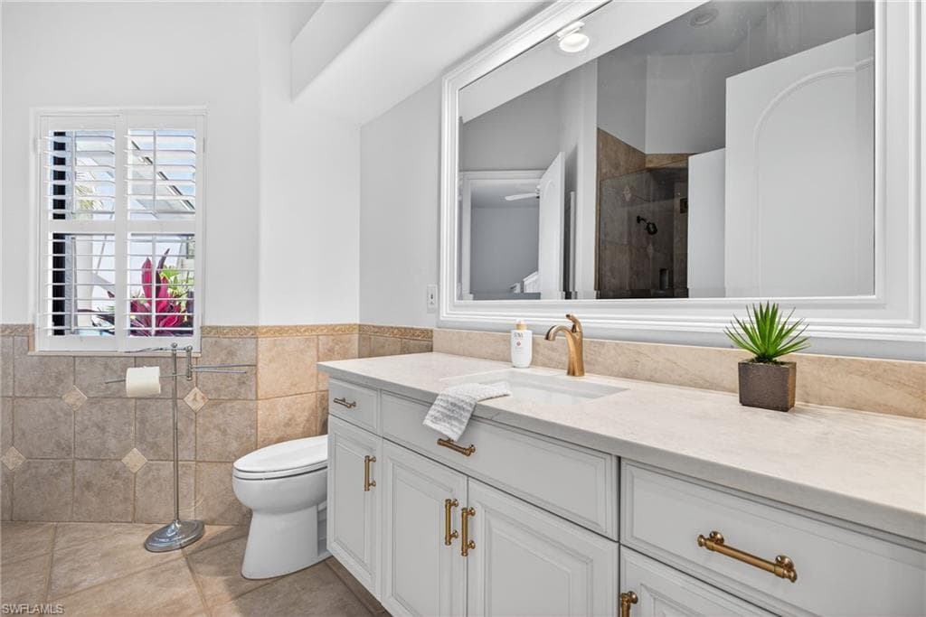 3296 LOOKOUT LN-22