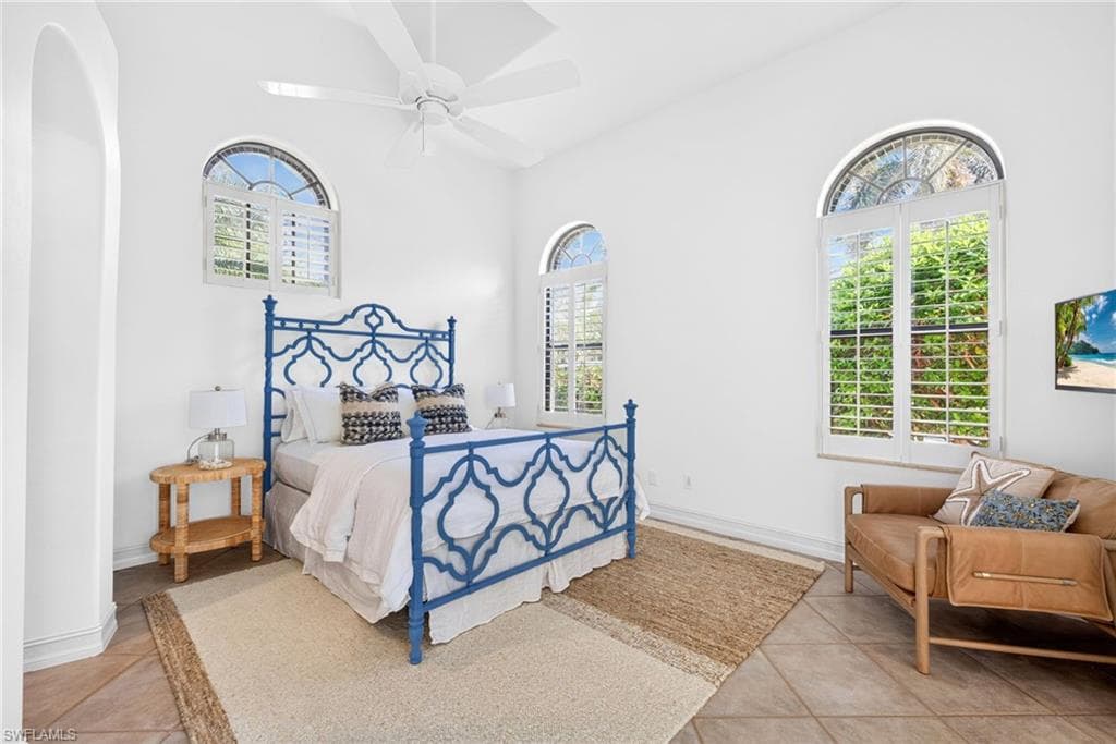 3296 LOOKOUT LN-19