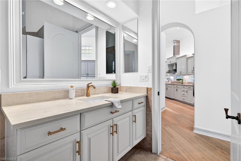 3296 LOOKOUT LN-21