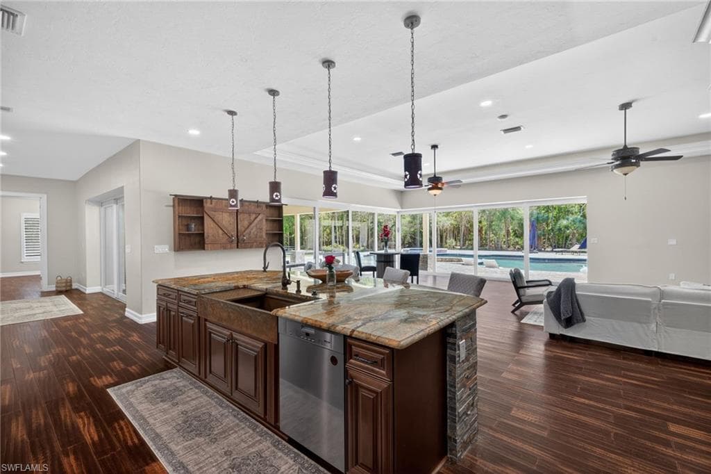 15860 Glendale LN-7