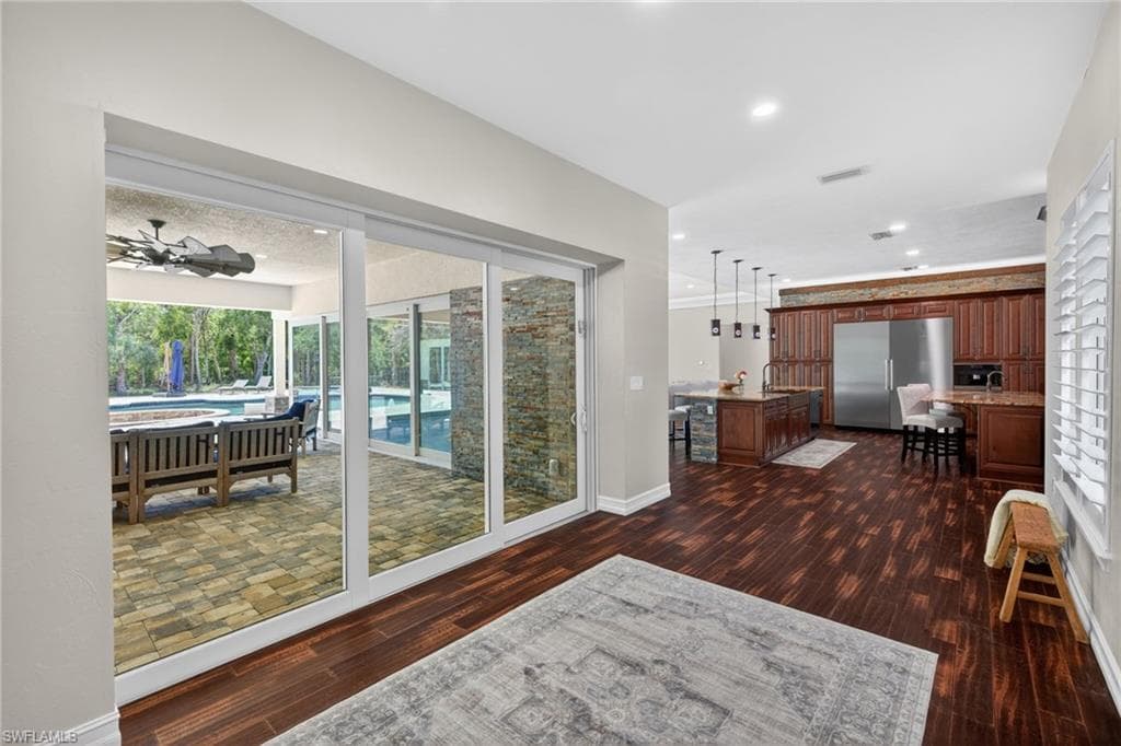 15860 Glendale LN-5