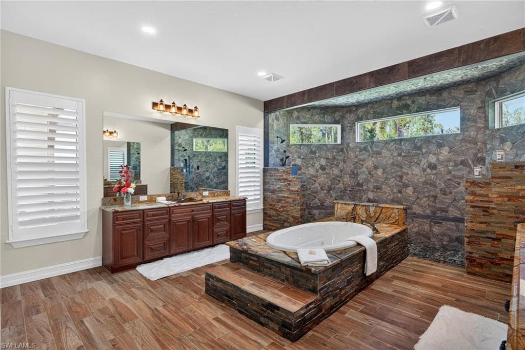 15860 Glendale LN-19