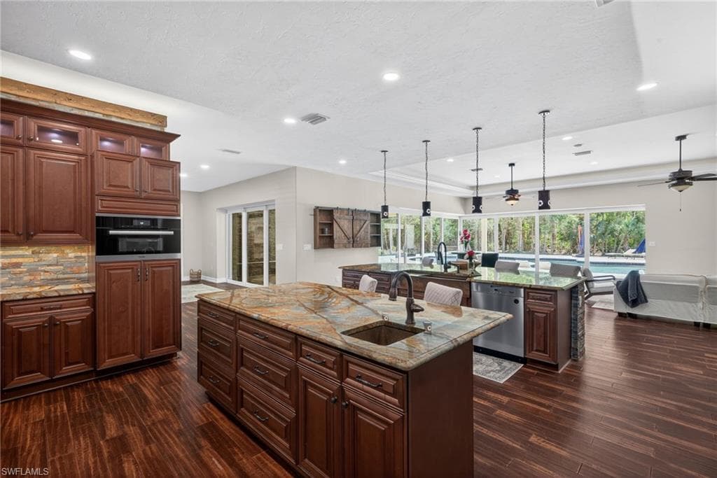 15860 Glendale LN-8