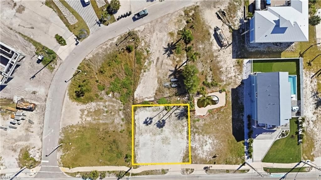 521 Estero BLVD-7