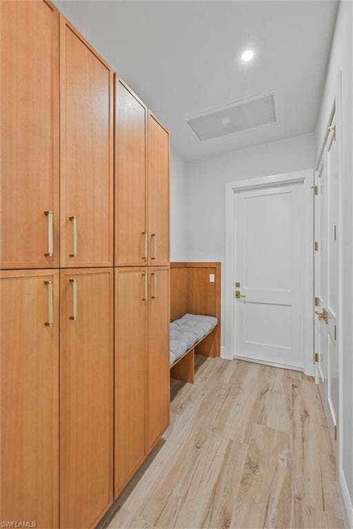 24265 Cock Robin LN-32