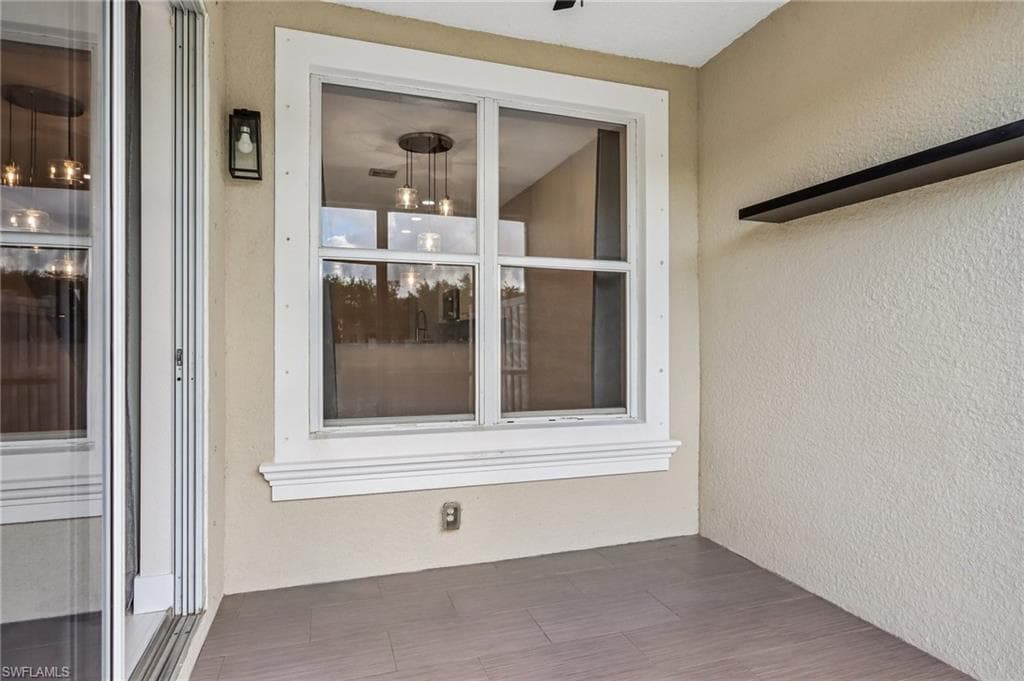 1410 Mariposa CIR 102-12