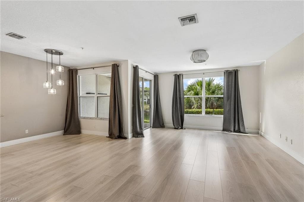 1410 Mariposa CIR 102-3