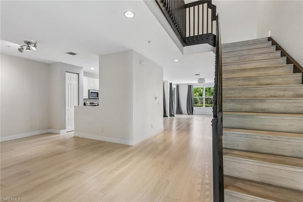 1410 Mariposa CIR 102-14