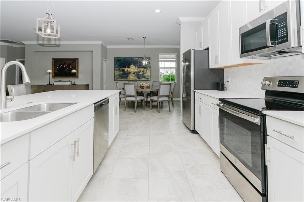 6011 Ellerston WAY 821-7