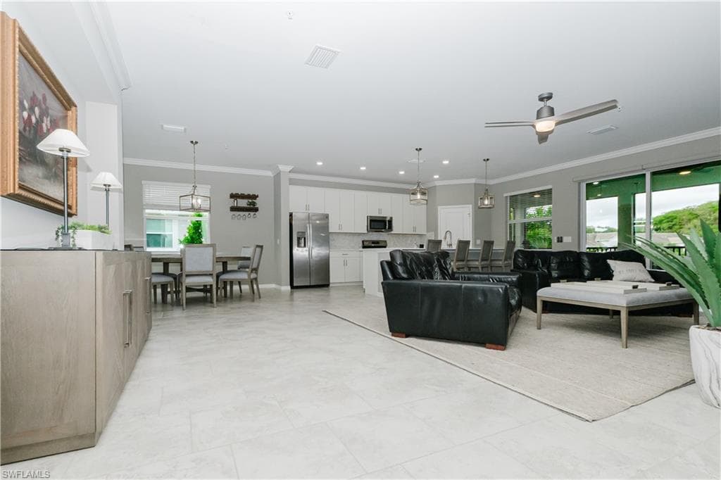 6011 Ellerston WAY 821-3