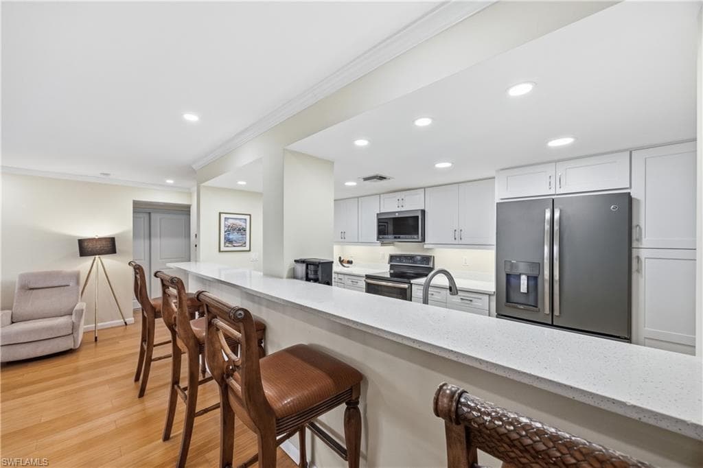 1900 Clifford ST 301-7