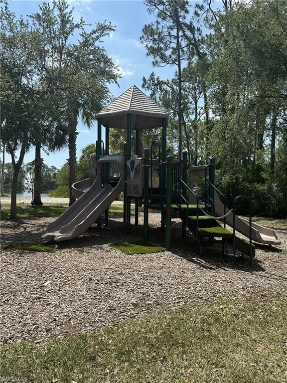 2004 Tarpon Bay DR N 101-23