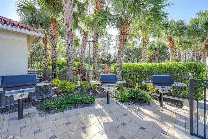 2004 Tarpon Bay DR N 101-22