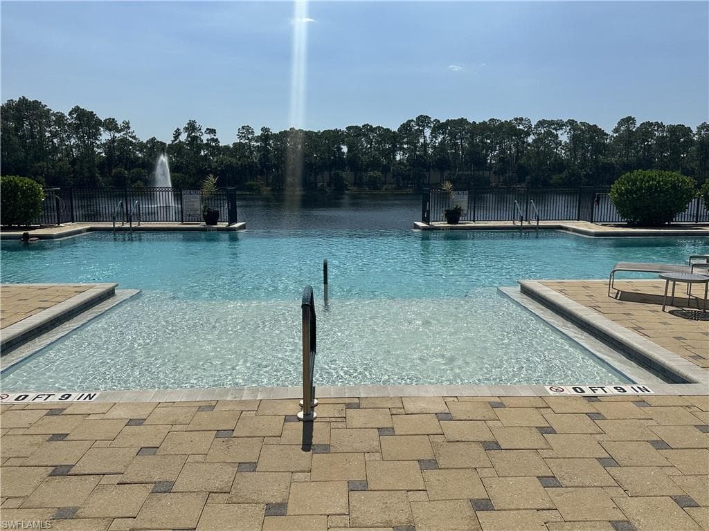 2004 Tarpon Bay DR N 101-1
