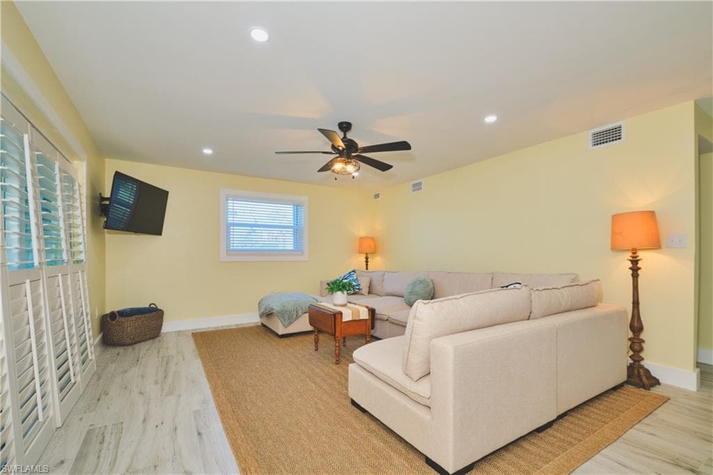 3045 Estero BLVD 6A-28