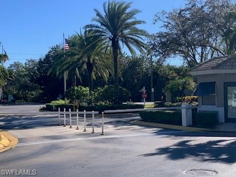306 Emerald Bay CIR J5-11