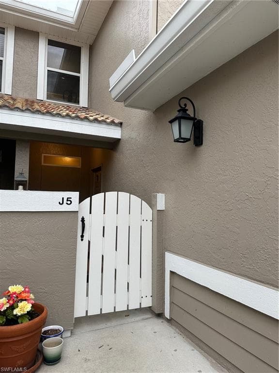306 Emerald Bay CIR J5-4
