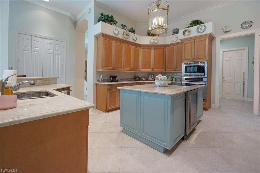710 Shadow Lake LN-10