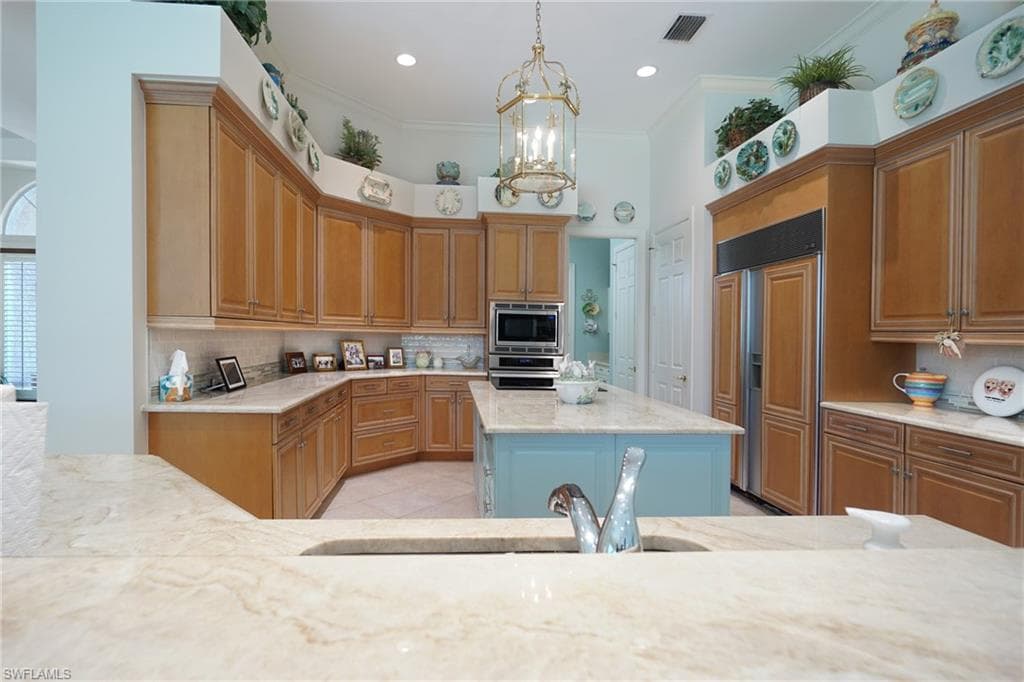 710 Shadow Lake LN-11
