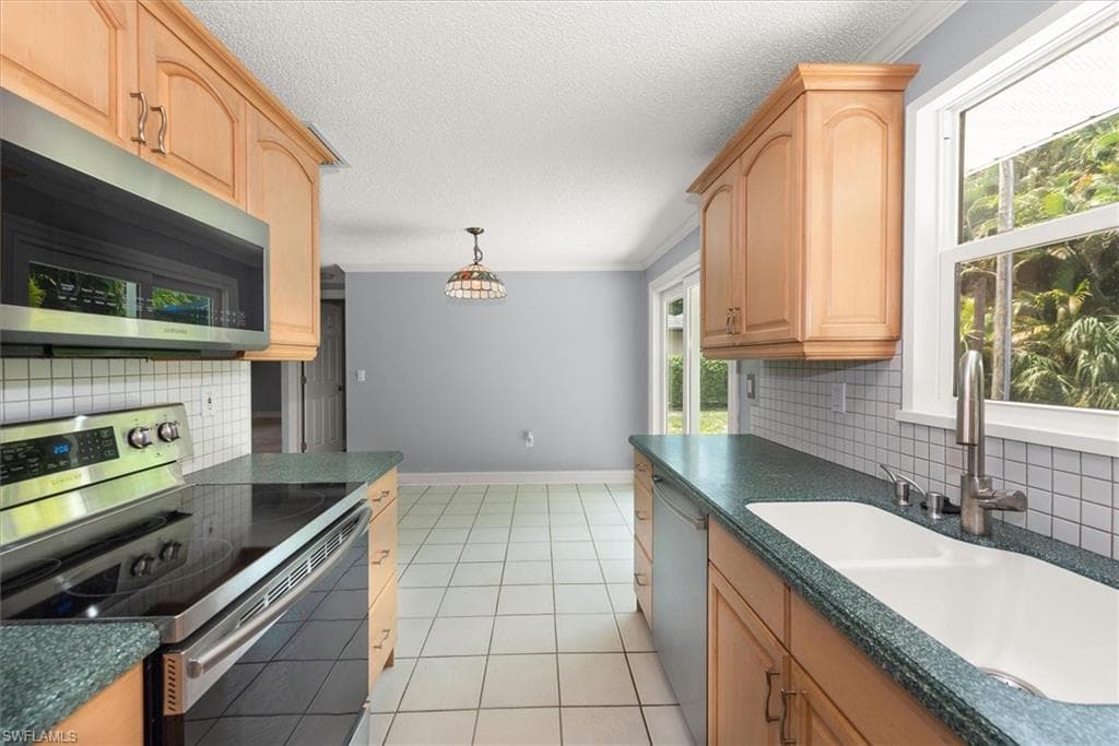 4639 Robin AVE-13