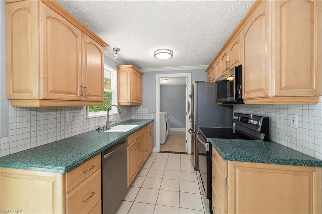 4639 Robin AVE-12