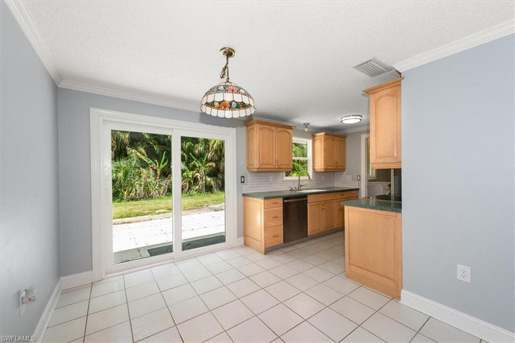 4639 Robin AVE-9
