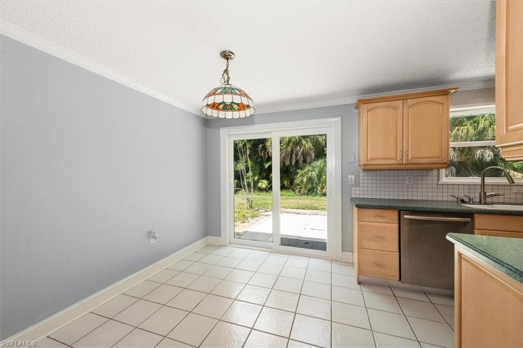 4639 Robin AVE-10