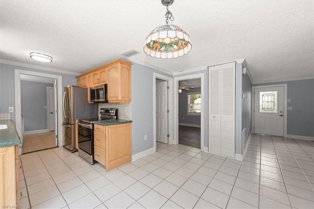 4639 Robin AVE-14