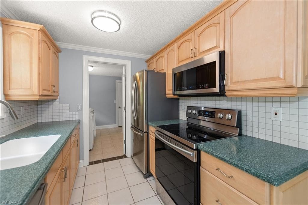 4639 Robin AVE-11