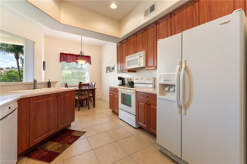 6011 Jonathans Bay CIR 402-8