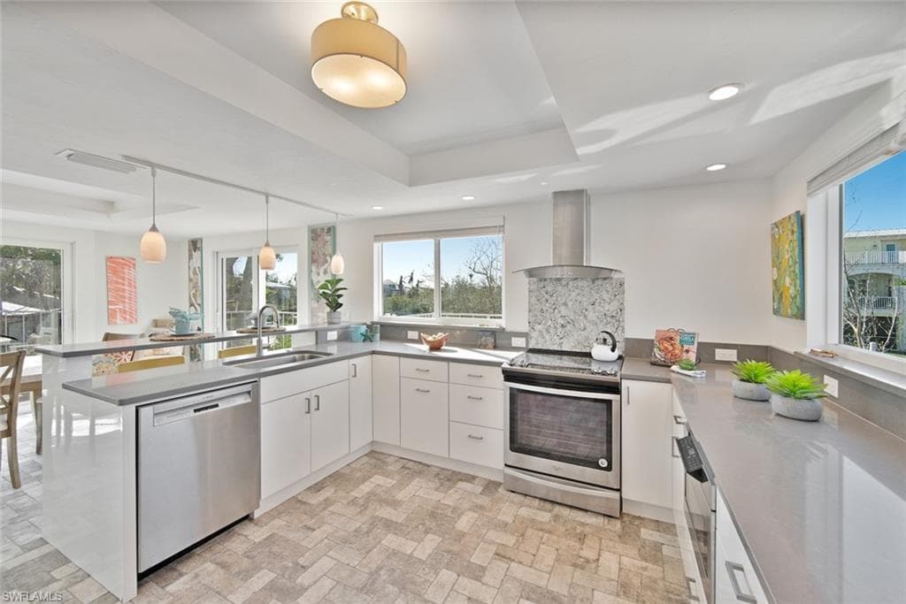 2499 Harbour LN-12